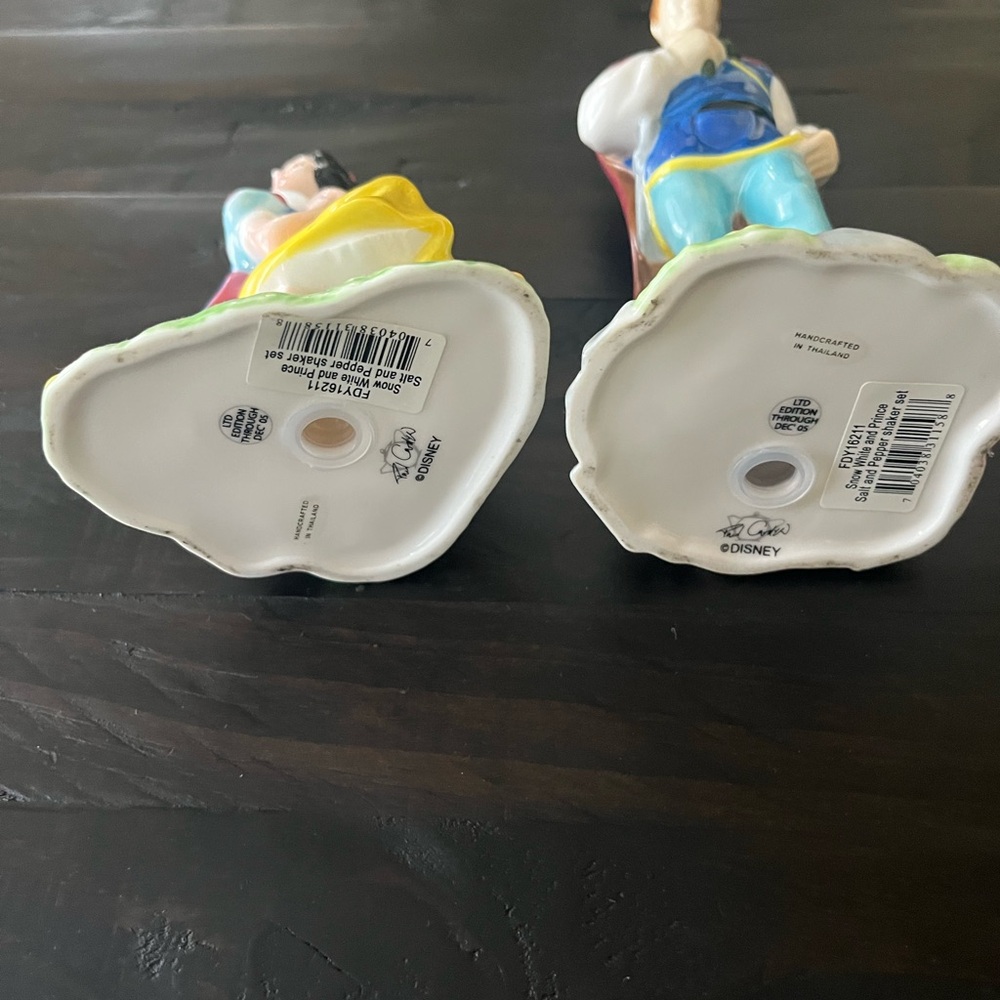 NWOT Snow White and Prince Salt And Pepper Shaker Figurines - Picture 4 of 4